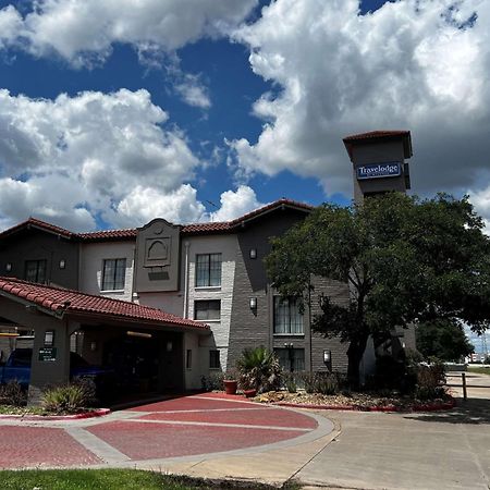 Travelodge By Wyndham Houston Cy-Fair Exterior photo