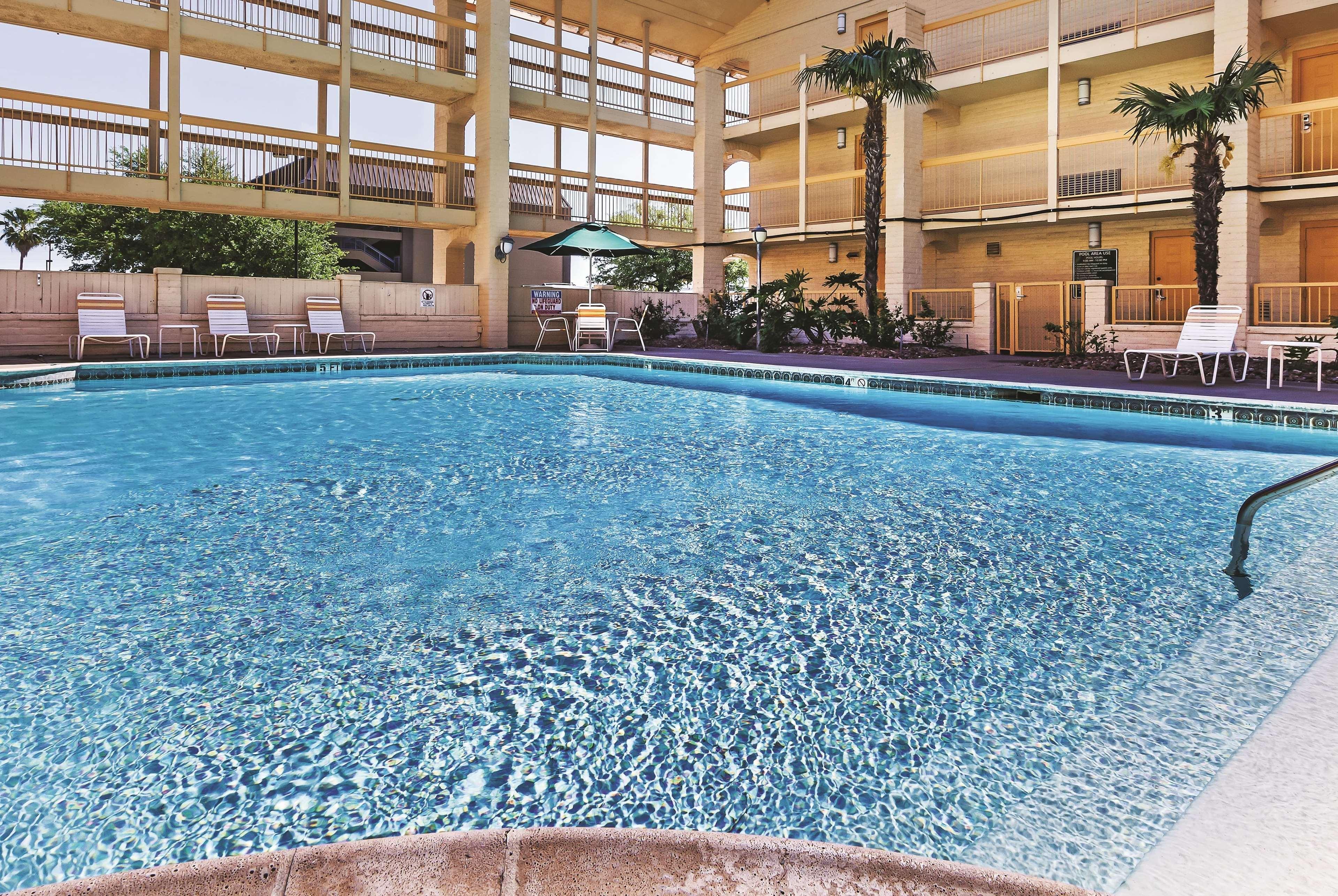 Travelodge By Wyndham Houston Cy-Fair Exterior photo