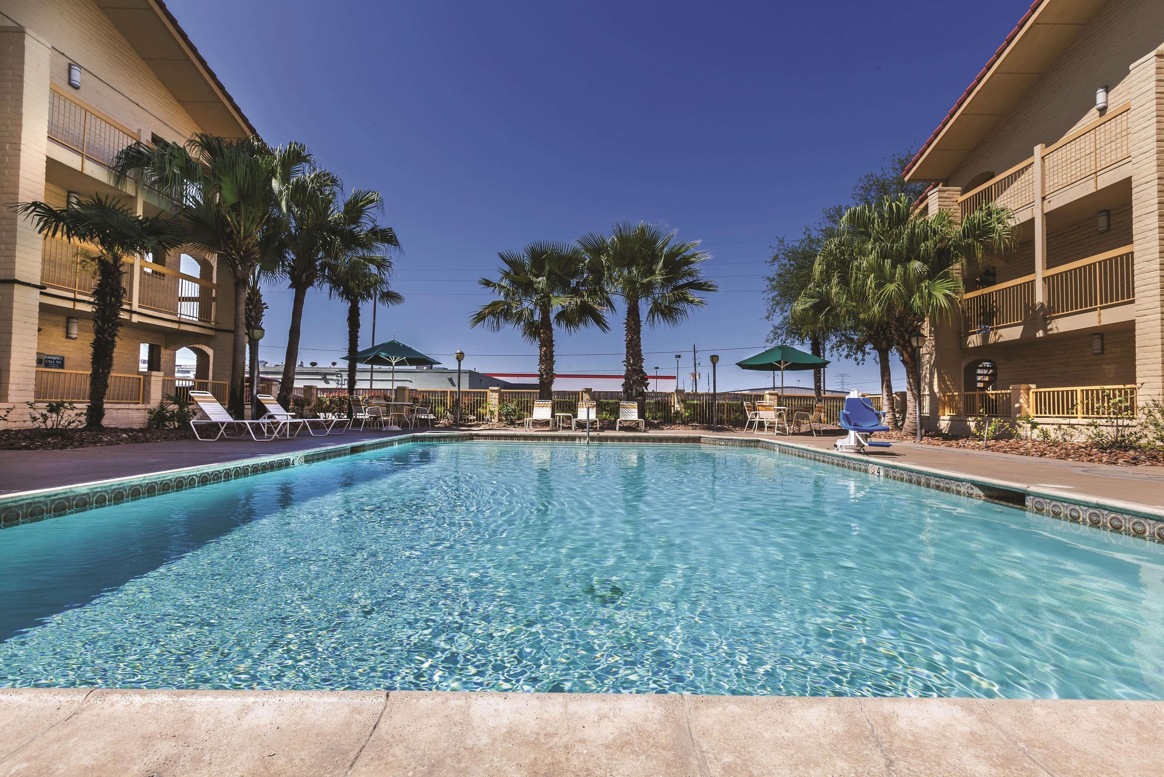 Travelodge By Wyndham Houston Cy-Fair Exterior photo