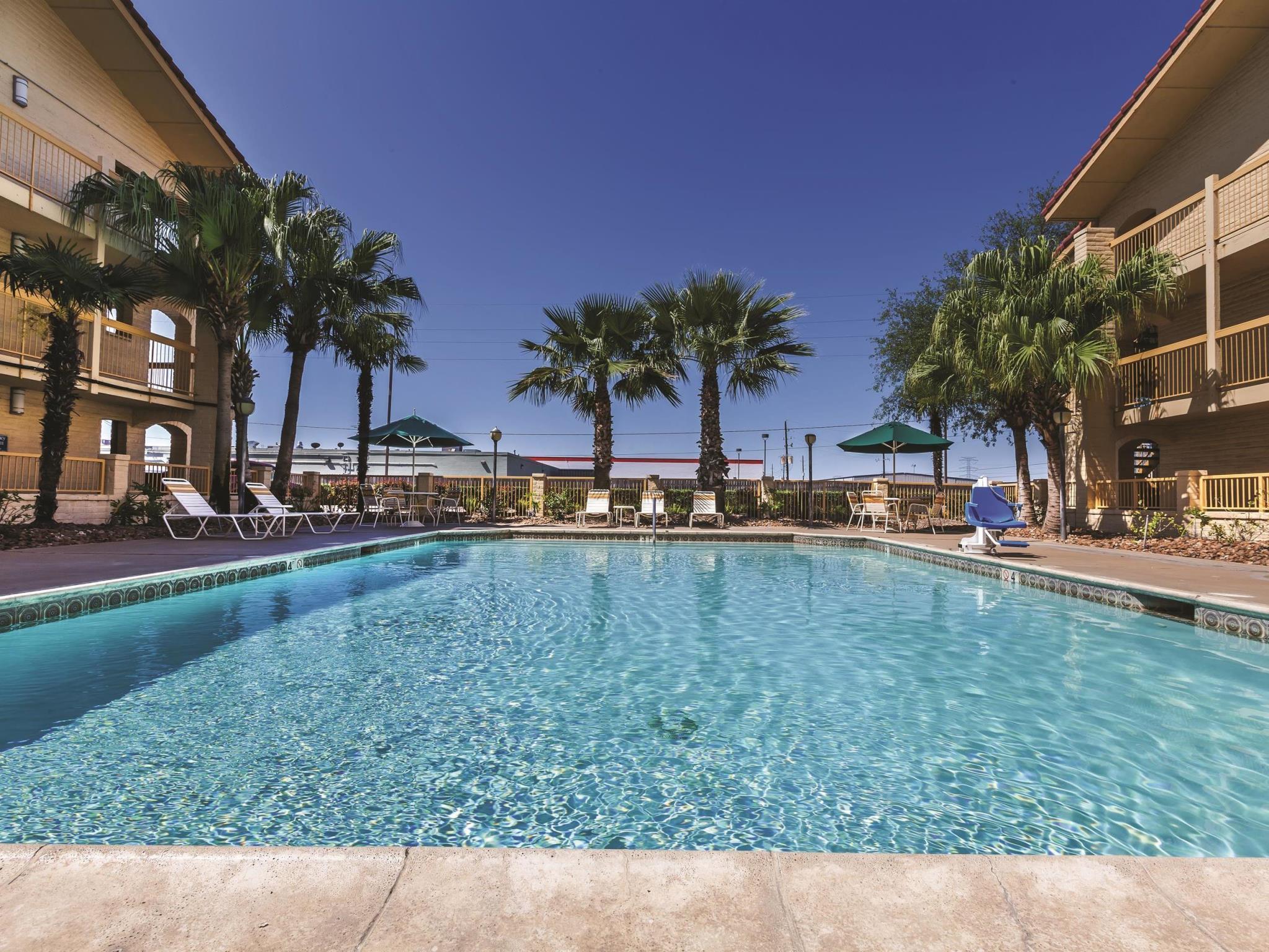 Travelodge By Wyndham Houston Cy-Fair Exterior photo