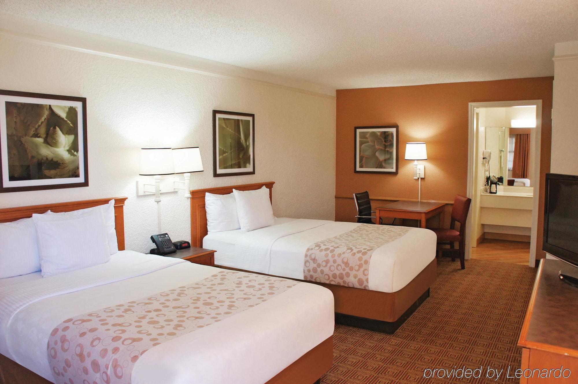 Travelodge By Wyndham Houston Cy-Fair Exterior photo