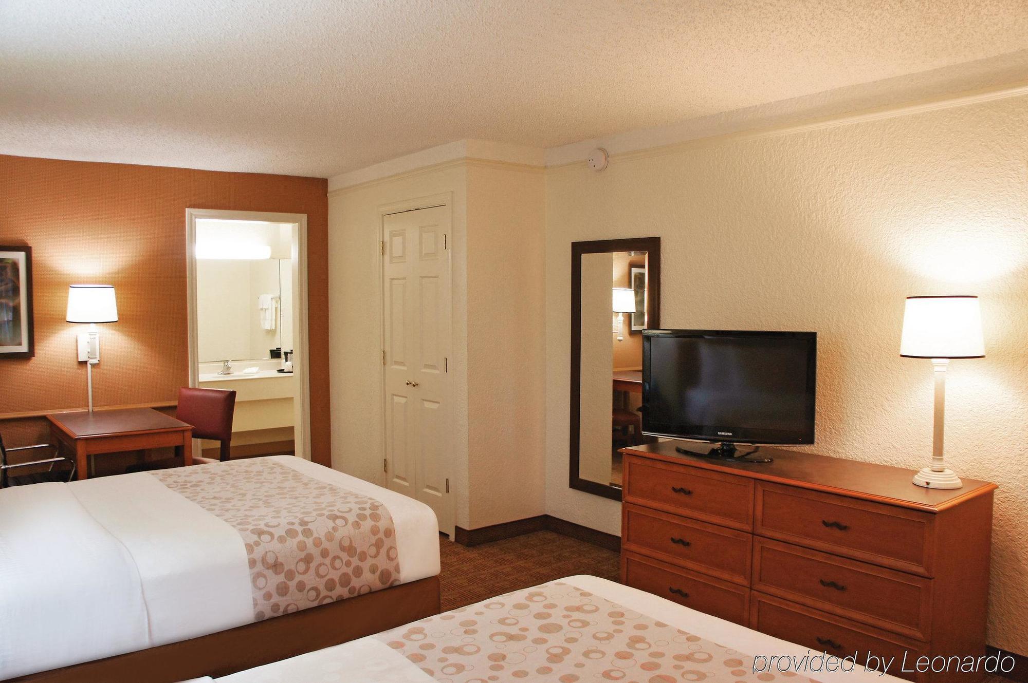 Travelodge By Wyndham Houston Cy-Fair Exterior photo