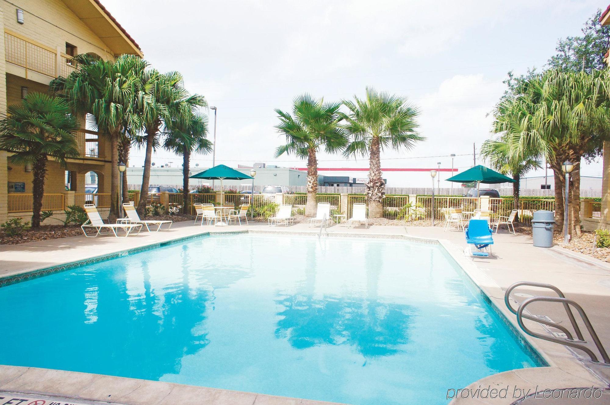 Travelodge By Wyndham Houston Cy-Fair Exterior photo