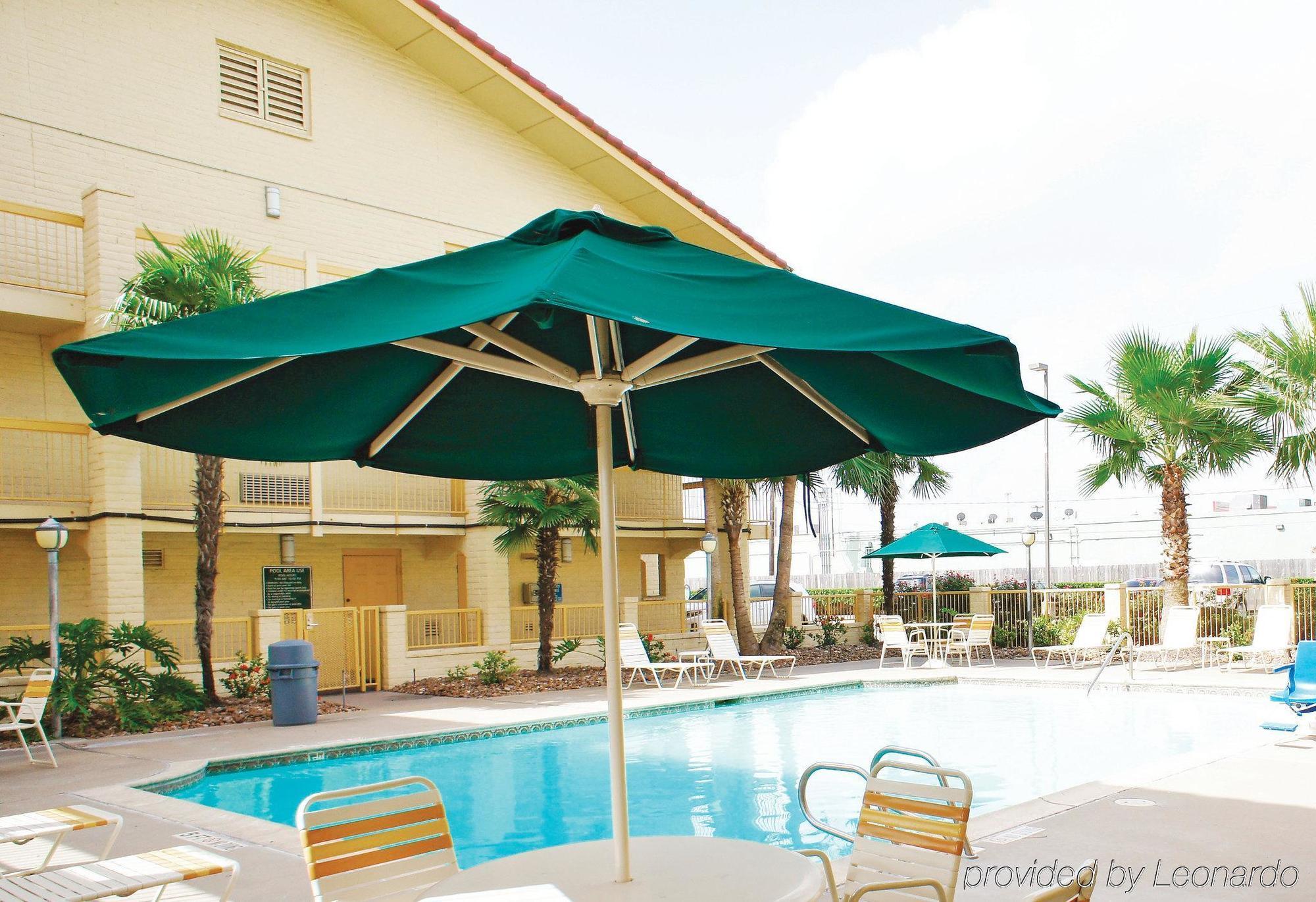 Travelodge By Wyndham Houston Cy-Fair Exterior photo